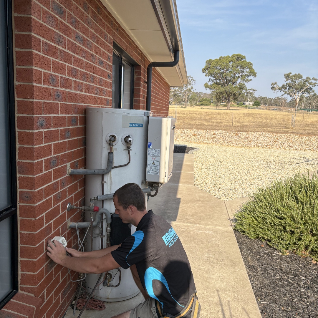 RB Solar & Electrical local team on a Bendigo job